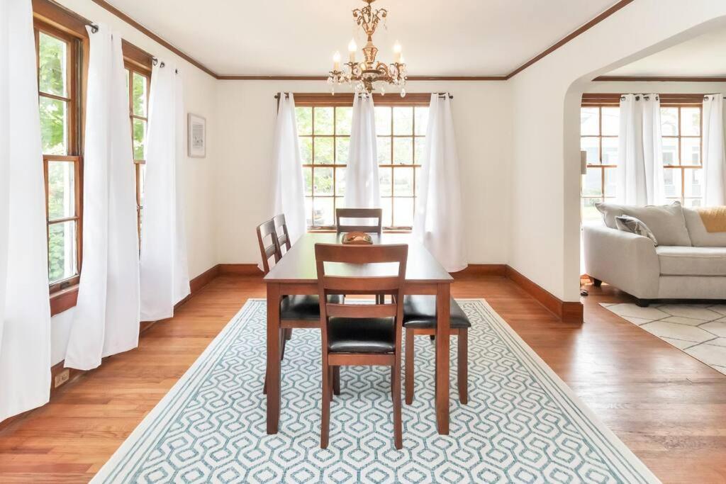 Stylish 3 Bedroom Home Close To Downtown Mobile Kültér fotó