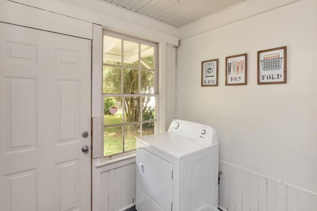 Stylish 3 Bedroom Home Close To Downtown Mobile Kültér fotó
